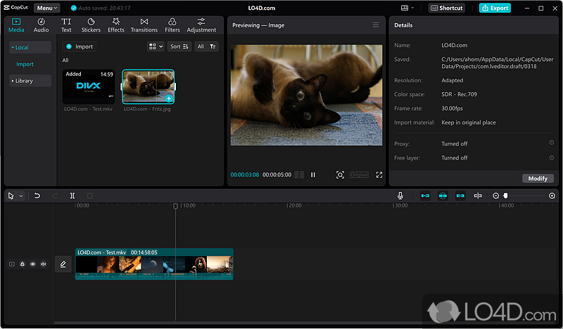 Video editor that allows the user to edit their footage in numerous ways, thanks to a wide library of assets - Screenshot of CapCut