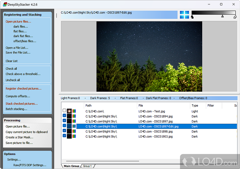 Process pictures taken by astro-photographers to determine the dark, flat - Screenshot of DeepSkyStacker