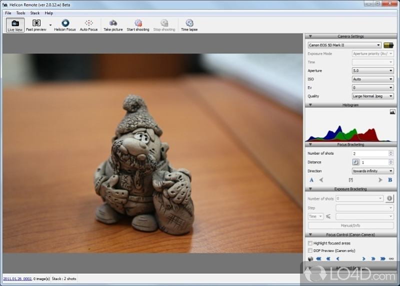 Enhance the focus of images by merging them, add a text watermark - Screenshot of Helicon Focus