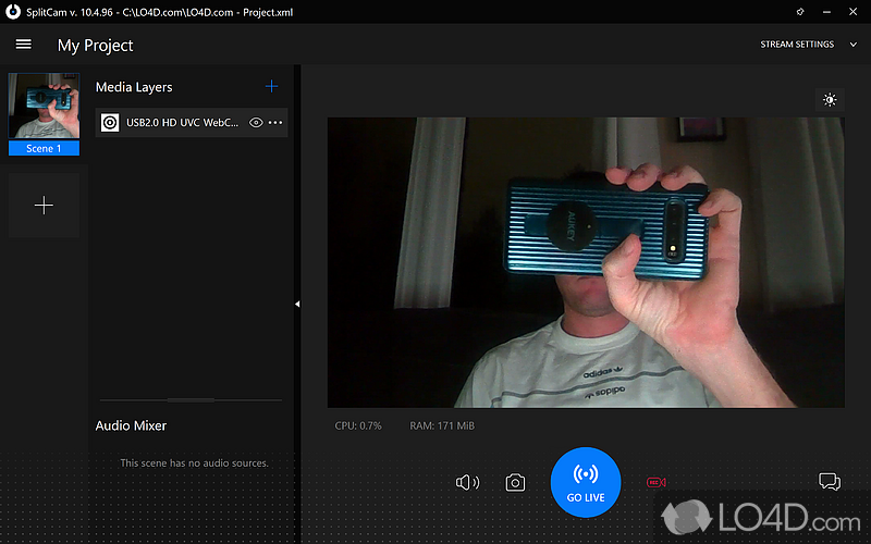 Stream captured videos to various platforms, such as Twitch, Livestream - Screenshot of SplitCam