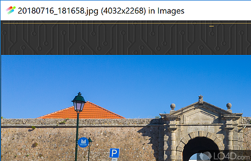 Designed to open, edit and publish online multiple picture formats, in a looking HUD interface - Screenshot of Fragment